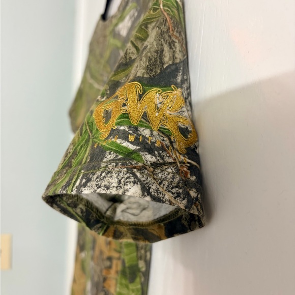 Mossy Oak Green and Brown Camo Short Sleeve Tee - Picture 4 of 5